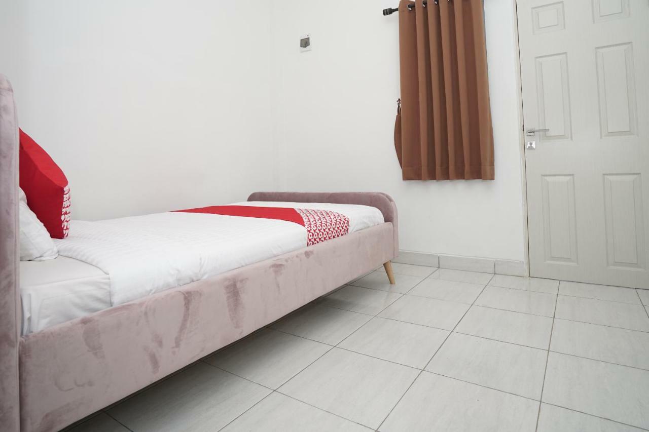 Oyo 183 The Pipe House Otel Palembang Dış mekan fotoğraf